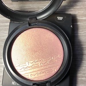 MAC extra dimension skin finish